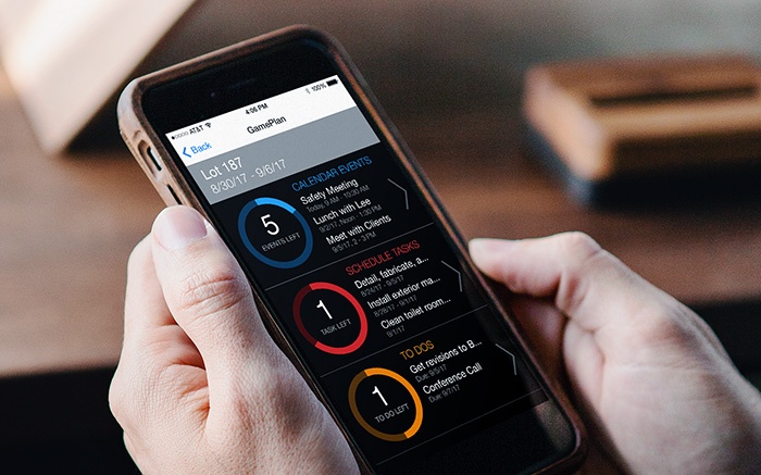 hands_iphone_1_gameplan_crop.jpg